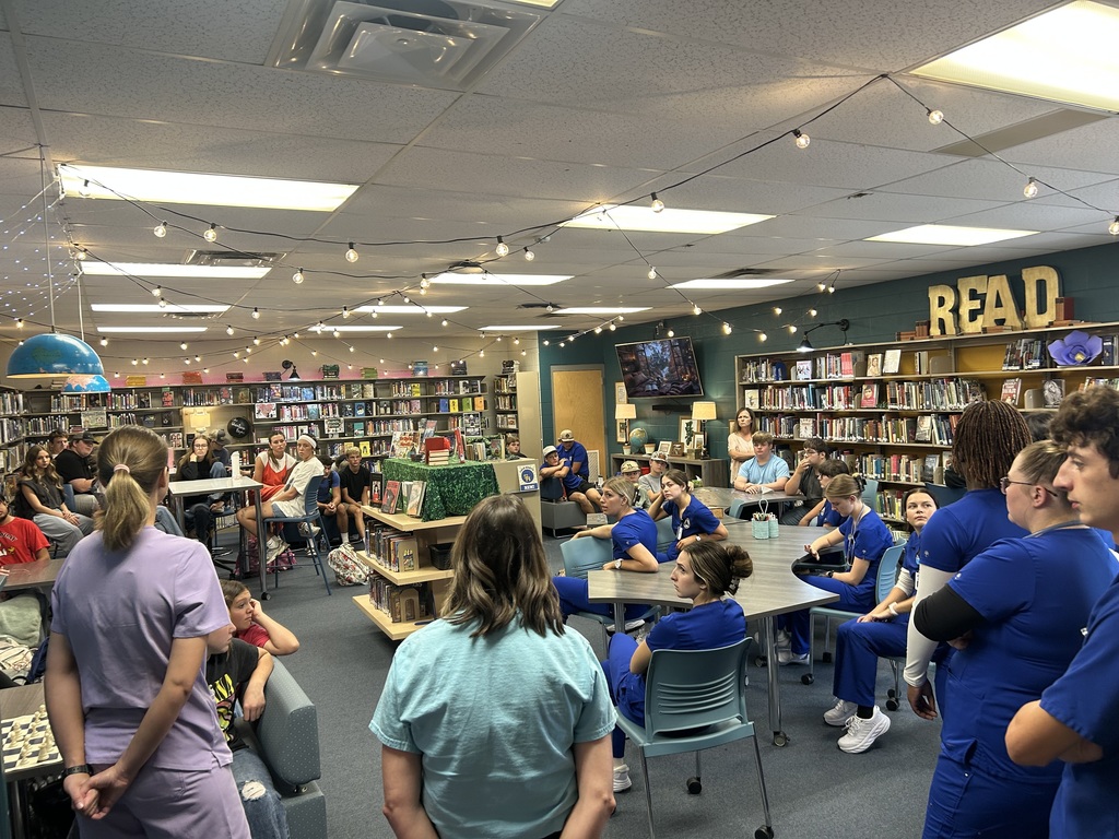 SAU Nursing students talk to high school students 