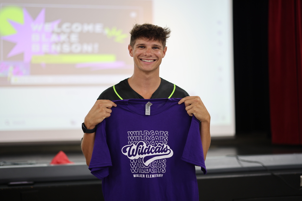 From Walker Wildcat to Banana Ball Party Animal! @blakebenson23, a former student, returned to his old elementary school to share an inspiring message about following your dreams. Catch him on the mound for the Party Animals this Friday and Saturday! #SpringdaleFamily #partyanimals #bananaball