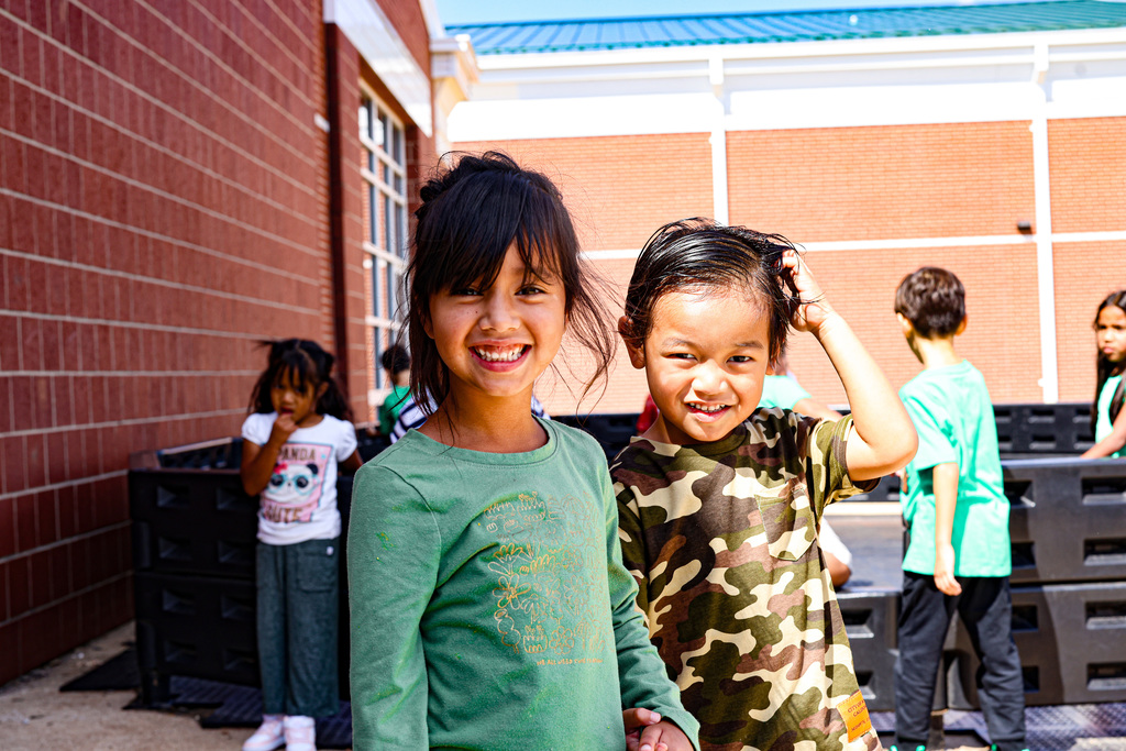 Bouncing into the new school year with some awesome shots! 🏀 At J.O. Kelly, students are already mastering the court in PE and had a great time with an activity in the cafeteria. Over at Turnbo Elementary, the kindergarteners were celebrating Green Day with smiles and fun during recess. 💚 It's been a busy and fun week for our students! We love seeing them learn and play. #SpringdaleFamily