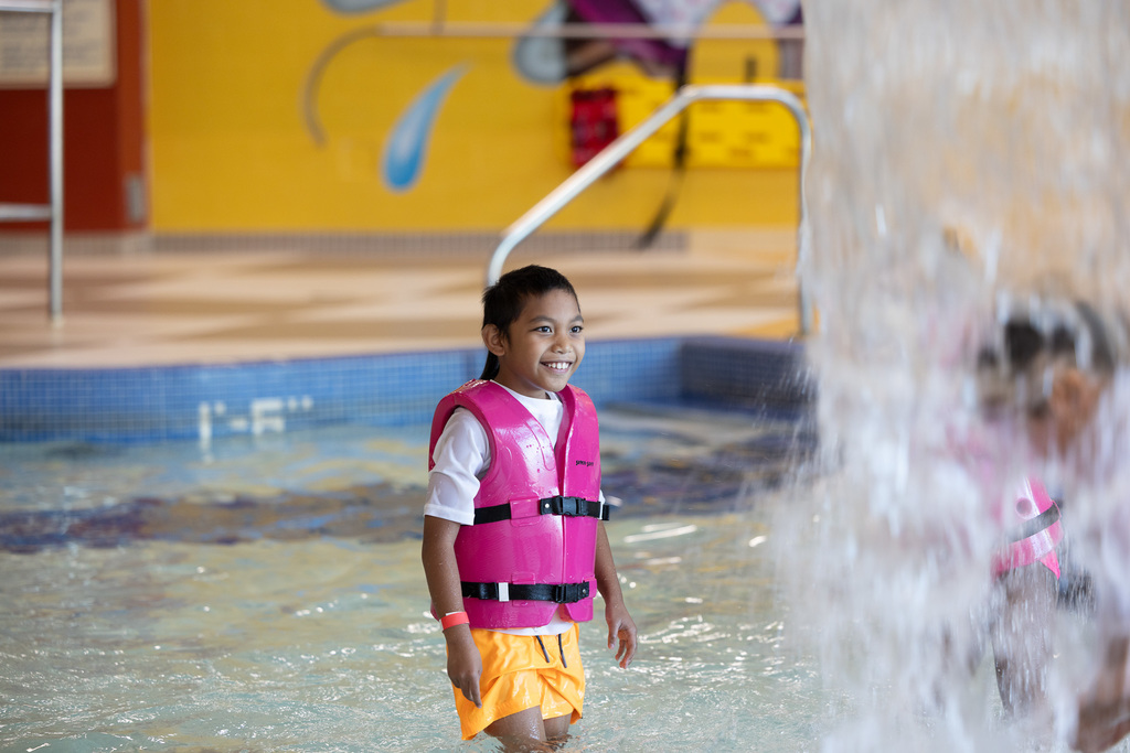 Big thanks to the Jones Center for partnering with Jones Elementary! 🙌 Their 3rd graders received swim assessments, and those who need a little extra help will get FREE swim lessons. 🏊💙 Parson Hills 3rd graders will join later this semester—can’t wait! #SpringdaleFamily