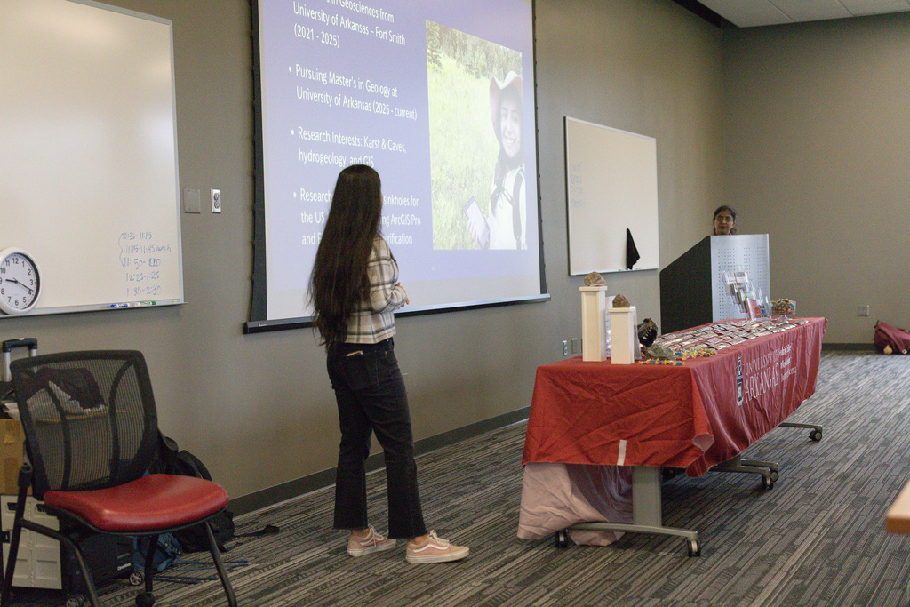 It was a fantastic day of learning for our AP Human Geography students at the Don Tyson School of Innovation! Recently, students from the Geosciences department at the University of Arkansas visited to teach them about Geographic Information Systems (GIS). Our students learned how this powerful technology works and how it's used to collect and analyze geographic data. A huge thank you to the U of A students for sharing their knowledge with the next generation of innovators! #SpringdaleFamily