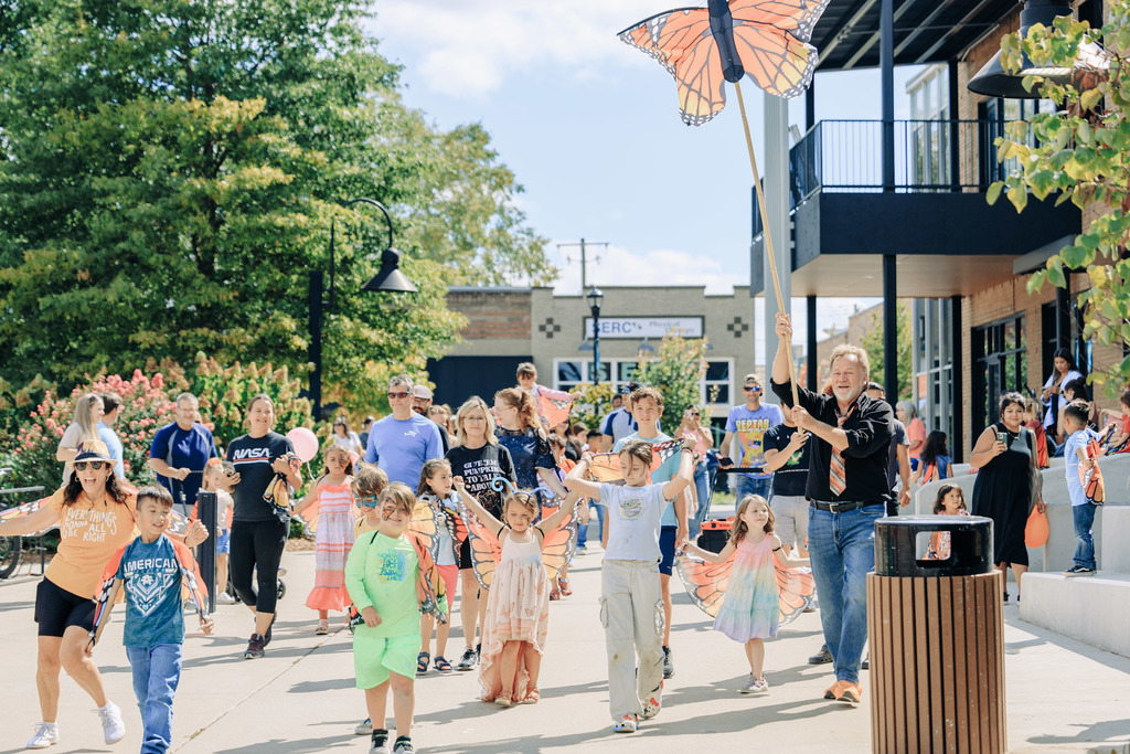 Celebrate the magic of the monarch butterfly at Luther George Park this Saturday, September 20, from 11 a.m. to 4 p.m.! 🦋 Join the Downtown Springdale Alliance for a free, family-friendly event filled with hands-on activities, crafts, and the spectacular Monarch Flight Parade. Be sure to arrive early—we're giving away 1,000 butterfly wings for kids to wear! Bring your lawn chairs and blankets, and get ready to relax and enjoy the festivities. This event is proudly sponsored by the Tyson Family Foundation and Walmart. Come celebrate nature, community, and the incredible journey of the monarch butterfly! #Monarchs #Butterfly #SpringdaleFamily