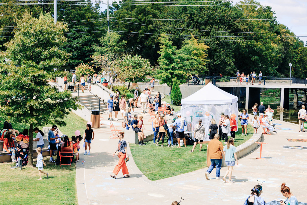 Celebrate the magic of the monarch butterfly at Luther George Park this Saturday, September 20, from 11 a.m. to 4 p.m.! 🦋 Join the Downtown Springdale Alliance for a free, family-friendly event filled with hands-on activities, crafts, and the spectacular Monarch Flight Parade. Be sure to arrive early—we're giving away 1,000 butterfly wings for kids to wear! Bring your lawn chairs and blankets, and get ready to relax and enjoy the festivities. This event is proudly sponsored by the Tyson Family Foundation and Walmart. Come celebrate nature, community, and the incredible journey of the monarch butterfly! #Monarchs #Butterfly #SpringdaleFamily