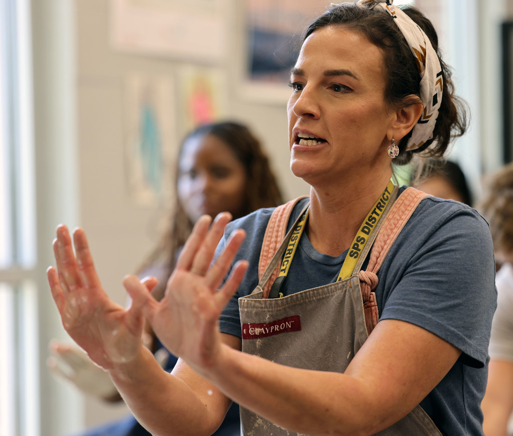 Amanda Craddick's Art Class had a special day! 🎨 SSG Snavely and SGT Chavez from the Army National Guard visited to share information about the National Guard. Afterward, everyone got creative, throwing pottery on the wheels together. It was a day of learning and hands-on fun! 