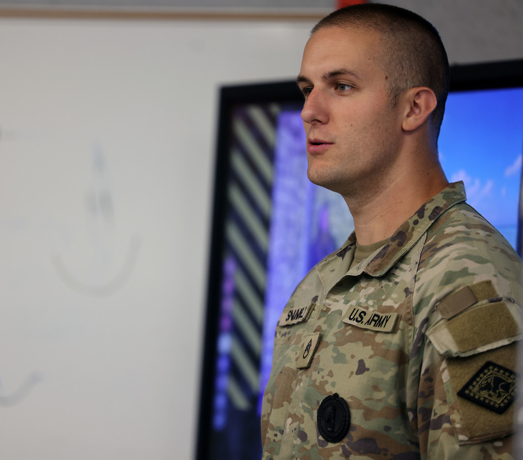 Amanda Craddick's Art Class had a special day! 🎨 SSG Snavely and SGT Chavez from the Army National Guard visited to share information about the National Guard. Afterward, everyone got creative, throwing pottery on the wheels together. It was a day of learning and hands-on fun! 