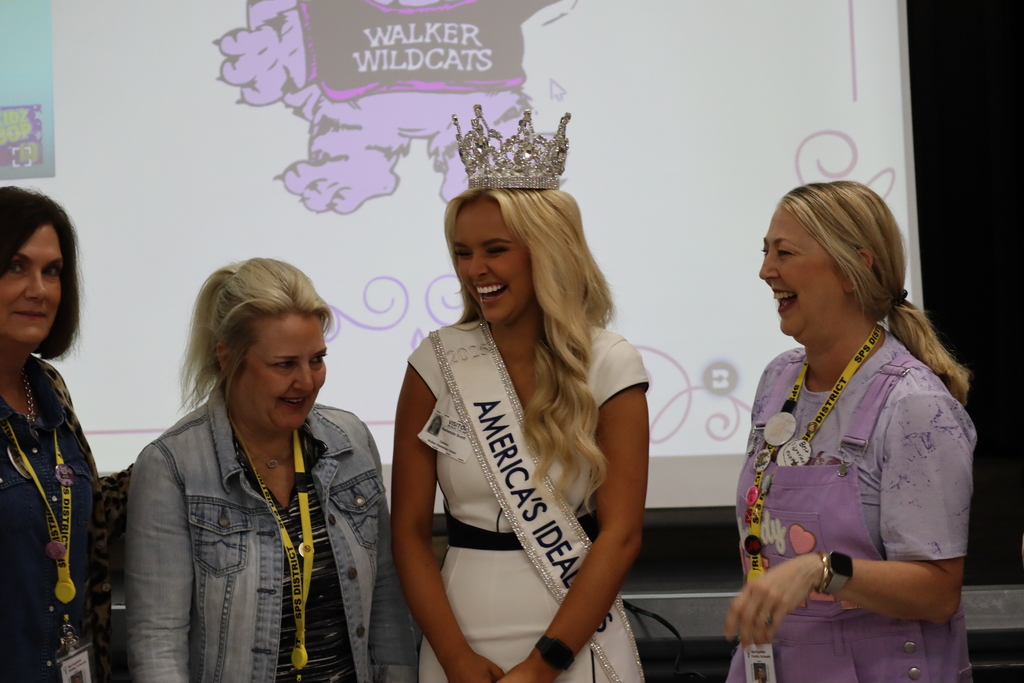 Miss Ideal USA Winner, Mackenzie Scott, speaking with kids