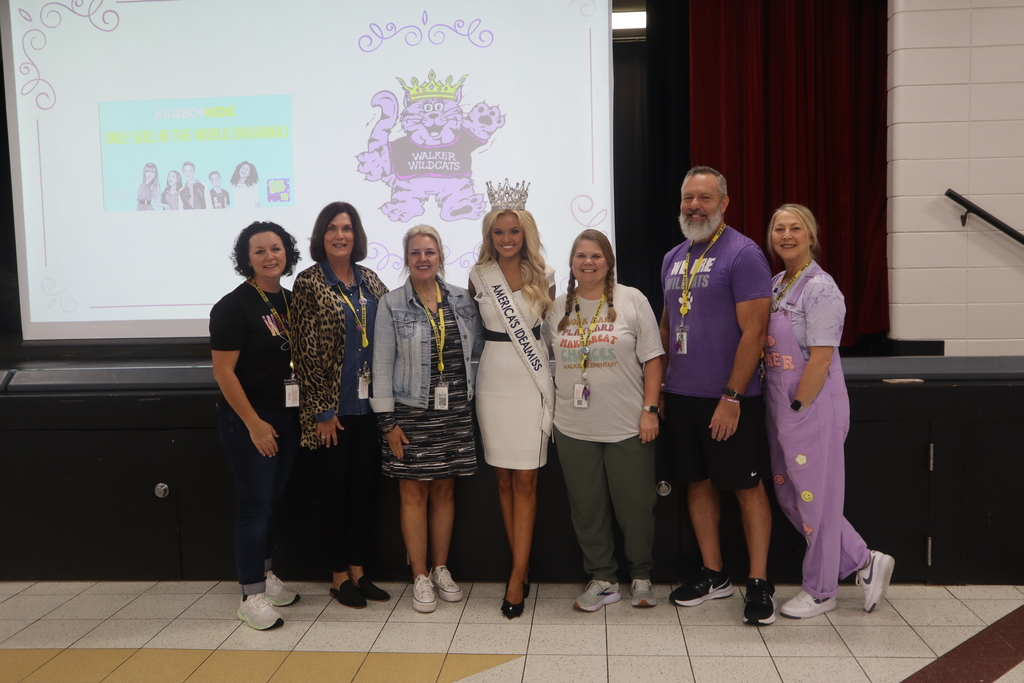 Miss Ideal USA Winner, Mackenzie Scott, speaking with kids