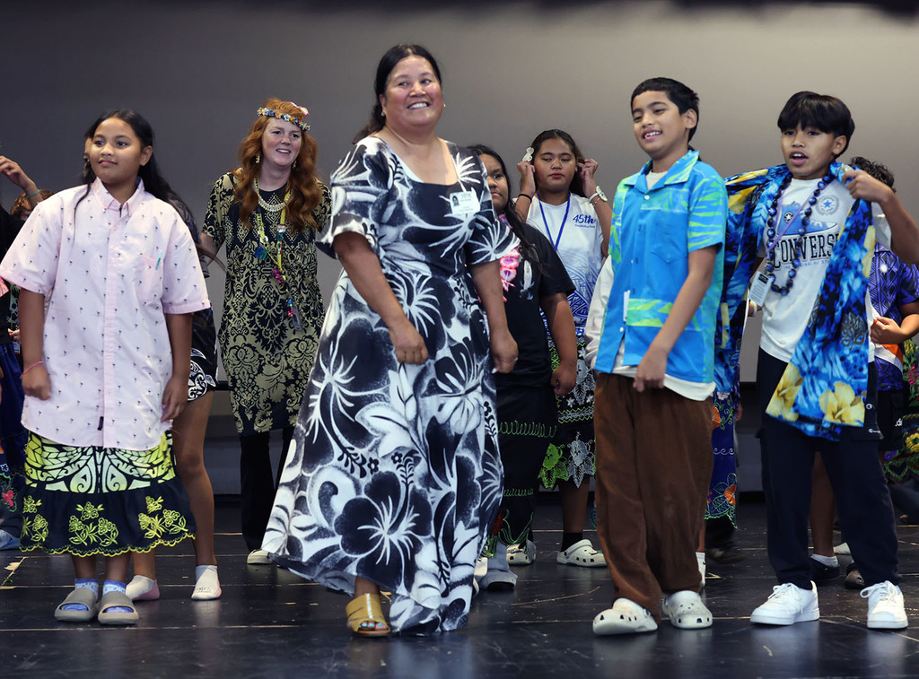 🌺 Manit Day at Sonora Middle School! 🌺 Today Sonora Middle School celebrated Manit, a day celebrating Marshallese culture, as part of Spirit Week. Students and staff dressed in island-inspired clothing and accessories to honor the occasion. During Club time, students enjoyed activities highlighting Marshallese traditions—making shell bracelets, learning a cultural dance and hearing from special guests. It was a wonderful day of celebration, learning, and community! 🌊✨#SpringdaleFamily