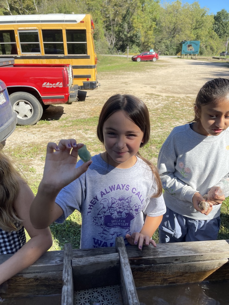 Walker Elementary students at the Old Spanish Treasure Cave