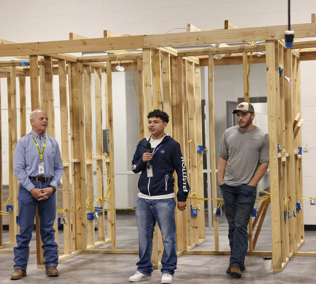 🚀 Advanced Learning Takes Center Stage! The opening of the new Springdale Public Schools Industrial Arts Annex is a major win for our students! This morning's ribbon cutting celebrated the transformation of the former Lock Supply building into a state-of-the-art, 17,528 sq. ft. educational facility.  🔨We are successfully implementing a hub-and-spoke model that centralizes high-tech, specialized training in mechanical, electrical, and plumbing for 200 students daily.  This means: ✔Students from across the district train together. ✔Integrated concurrent college credit. ✔Opportunities for youth apprenticeships. This $3.5 million investment showcases our commitment to advanced scientific education and ensuring every student has a pathway to success.  #SpringdaleFamily #SpringdaleExcellence #IndustrialArtsAnnex #SpringdaleEducation #CareerPathways #springdalearkansas 