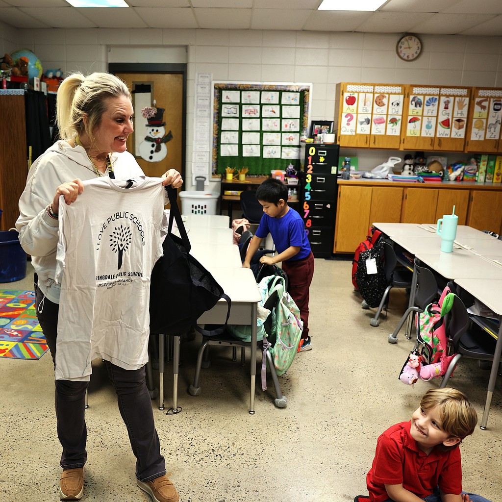 Huge congratulations to our January Springdale Spotlight winner: first-grade teacher Katie Struebing! 🏆  When a snow day turned into a routine bus clearing, Katie saw a chance to turn "chores" into "cheers." She led the charge in filming a high-energy welcome-back video that brought some serious heat to the January cold! 🚌❄️  Click here for the video: https://www.facebook.com/share/v/1JGkq6V2yc/ Shout-out to the entire Walker team and our amazing bus drivers for proving it really does take a village to make school this much fun.  Way to go, Katie! We are so proud to have your creativity and spirit in our community. 🍎🌟  Read More Here: https://app.smore.com/n/dramn
