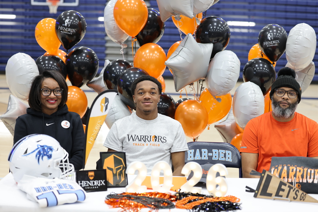 10 incredible student-athletes from Don Tyson School of Innovation, Har-Ber High School, and Springdale High School officially signed to play college sports today! 🏆✨ From early morning practices to those big game-day wins, these legends have put in the work. Now, it’s time to watch them take over at the next level! We aren't just fans—we’re proud. 💪 🔗 Learn More Here: https://app.smore.com/n/u5e7s Drop a "CONGRATS!" in the comments to cheer on our newest college athletes! 👇🎉 #SpringdaleFamily #northwestarkansas #Arkansas #springdalearkansas #collegefootball #footballseason #MVP