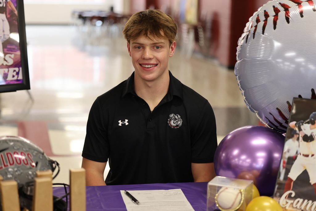 10 incredible student-athletes from Don Tyson School of Innovation, Har-Ber High School, and Springdale High School officially signed to play college sports today! 🏆✨ From early morning practices to those big game-day wins, these legends have put in the work. Now, it’s time to watch them take over at the next level! We aren't just fans—we’re proud. 💪 🔗 Learn More Here: https://app.smore.com/n/u5e7s Drop a "CONGRATS!" in the comments to cheer on our newest college athletes! 👇🎉 #SpringdaleFamily #northwestarkansas #Arkansas #springdalearkansas #collegefootball #footballseason #MVP