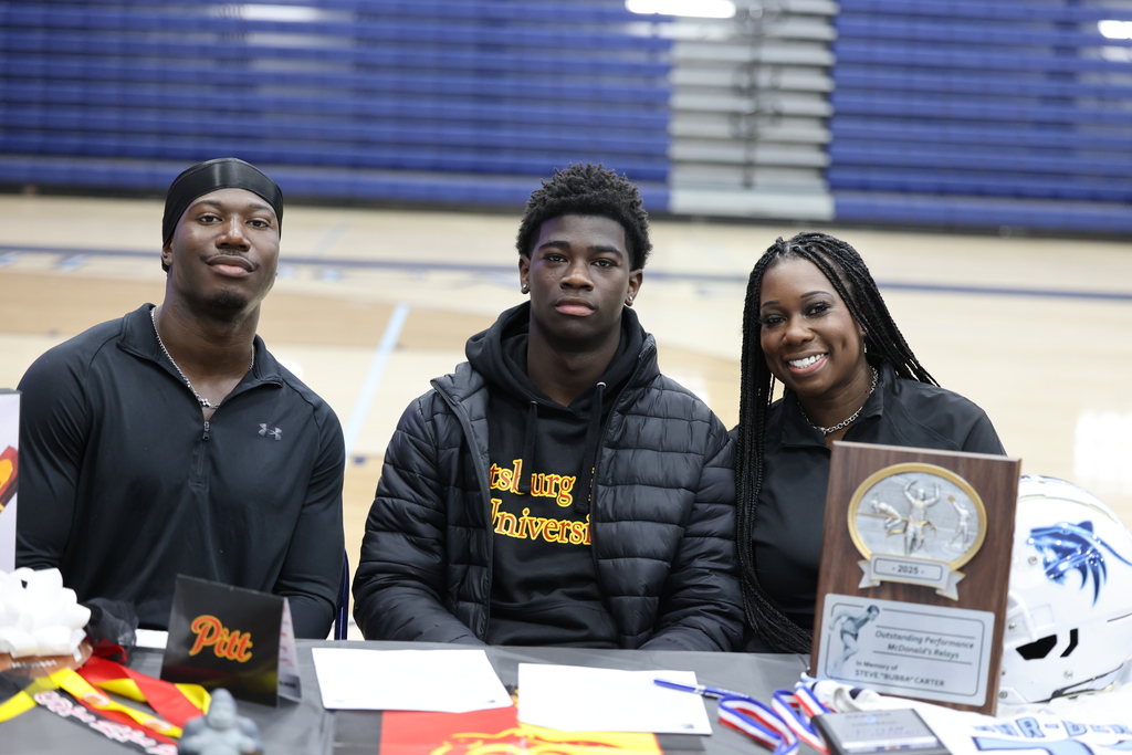 10 incredible student-athletes from Don Tyson School of Innovation, Har-Ber High School, and Springdale High School officially signed to play college sports today! 🏆✨ From early morning practices to those big game-day wins, these legends have put in the work. Now, it’s time to watch them take over at the next level! We aren't just fans—we’re proud. 💪 🔗 Learn More Here: https://app.smore.com/n/u5e7s Drop a "CONGRATS!" in the comments to cheer on our newest college athletes! 👇🎉 #SpringdaleFamily #northwestarkansas #Arkansas #springdalearkansas #collegefootball #footballseason #MVP