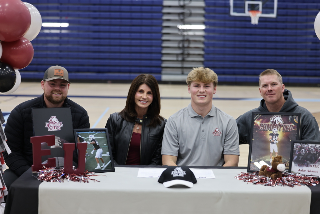 10 incredible student-athletes from Don Tyson School of Innovation, Har-Ber High School, and Springdale High School officially signed to play college sports today! 🏆✨ From early morning practices to those big game-day wins, these legends have put in the work. Now, it’s time to watch them take over at the next level! We aren't just fans—we’re proud. 💪 🔗 Learn More Here: https://app.smore.com/n/u5e7s Drop a "CONGRATS!" in the comments to cheer on our newest college athletes! 👇🎉 #SpringdaleFamily #northwestarkansas #Arkansas #springdalearkansas #collegefootball #footballseason #MVP