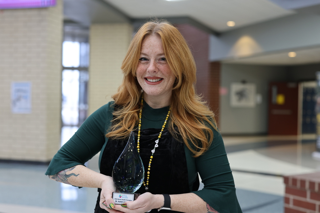 Huge cheers for Dr. Randi Huebner, who was officially named a 2026 Arisa Mental Health Champion! 🏆💙 Earlier this week, the Har-Ber High School rotunda was buzzing with excitement as she was surprised by Principal Dr. Paul Griep and Dr. Neely Wolf,  Allison Polliam and Cassie Stamps with Arisa Health ! 🗣️🙌 In honor of National School Counseling Week, we’re celebrating the heart she pours into Har-Ber every single day! 🐾❤️🎓 We love our champions! 🎈 #SpringdaleFamily #HarBerHighSchool  #MentalHealthChampion #SchoolCounselingWeek