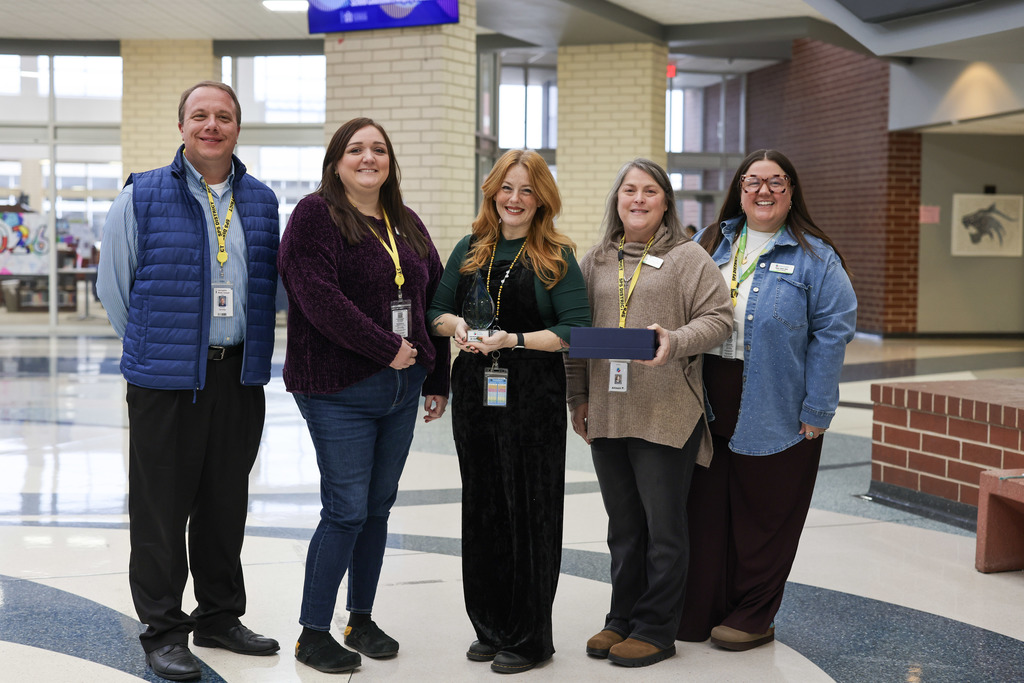 Huge cheers for Dr. Randi Huebner, who was officially named a 2026 Arisa Mental Health Champion! 🏆💙 Earlier this week, the Har-Ber High School rotunda was buzzing with excitement as she was surprised by Principal Dr. Paul Griep and Dr. Neely Wolf,  Allison Polliam and Cassie Stamps with Arisa Health ! 🗣️🙌 In honor of National School Counseling Week, we’re celebrating the heart she pours into Har-Ber every single day! 🐾❤️🎓 We love our champions! 🎈 #SpringdaleFamily #HarBerHighSchool  #MentalHealthChampion #SchoolCounselingWeek