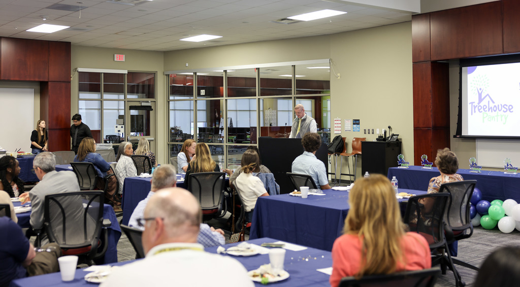 What an incredible night at the Treehouse Pantry Award Banquet! 🌟 It was an honor to celebrate the hard work and dedication of those making a real difference in our community and school district.  A special shoutout to the students who hosted the evening! Thank you to all our guests and partners for your unwavering support of the Treehouse Pantry. 🌳❤️  #SpringdaleFamily #CommunityImpact #TreehousePantry #SpringdaleSchools