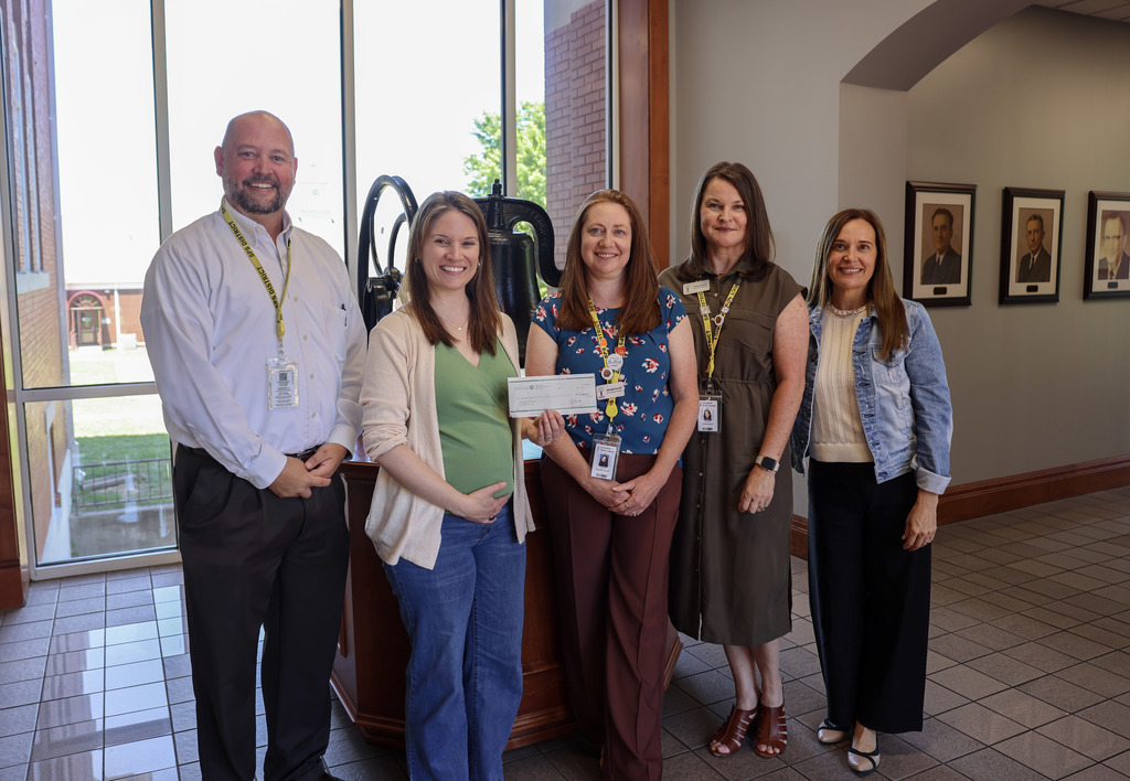 Every student deserves a voice. 🗣️✨ We are incredibly grateful to the Community Foundation for their generous $4,000 grant to our Special Education department! These funds are being used to purchase specialized iPads that serve as "voices" for our nonverbal and minimally verbal learners. By using these AAC (Augmentative and Alternative Communication) devices, our students can now share their ideas, express their needs, and connect with their peers like never before. Thank you for helping us live out our motto:  🍎💻 #SpringdaleFamily #AAC #InclusionMatters #GiveThemAVoice