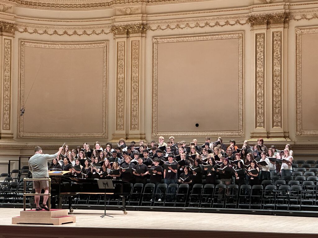 ✨ From Springdale to Carnegie Hall! 🎶🗽  On May 30, our incredible Lakeside Junior High School Choir students took the stage at Carnegie Hall in New York City—one of the world’s most prestigious concert venues! 🏛️✨  Under the direction of Benjamin C. Winn, our students joined musicians from across the country for an unforgettable performance before a nearly full house. Huge congratulations to the several Lakeside students who earned the exceptional honor of being selected for featured solo and small ensemble performances! 🌟🎤  Thank you to our amazing families, staff, administrators, and community partners whose generosity made this once-in-a-lifetime opportunity possible. We are incredibly proud of these students and Mr. Winn for representing Lakeside, Springdale Public Schools, and the State of Arkansas with such distinction! 🦅❤️  #SpringdaleFamily #LakesideJuniorHigh #CarnegieHall #MusicEducation #SpringdaleAR #LakesideGoldenEagles #StudentSuccess #ExperienceSpringdale #NWAMusic #ArkansasArts