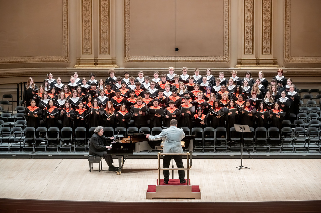 ✨ From Springdale to Carnegie Hall! 🎶🗽  On May 30, our incredible Lakeside Junior High School Choir students took the stage at Carnegie Hall in New York City—one of the world’s most prestigious concert venues! 🏛️✨  Under the direction of Benjamin C. Winn, our students joined musicians from across the country for an unforgettable performance before a nearly full house. Huge congratulations to the several Lakeside students who earned the exceptional honor of being selected for featured solo and small ensemble performances! 🌟🎤  Thank you to our amazing families, staff, administrators, and community partners whose generosity made this once-in-a-lifetime opportunity possible. We are incredibly proud of these students and Mr. Winn for representing Lakeside, Springdale Public Schools, and the State of Arkansas with such distinction! 🦅❤️  #SpringdaleFamily #LakesideJuniorHigh #CarnegieHall #MusicEducation #SpringdaleAR #LakesideGoldenEagles #StudentSuccess #ExperienceSpringdale #NWAMusic #ArkansasArts