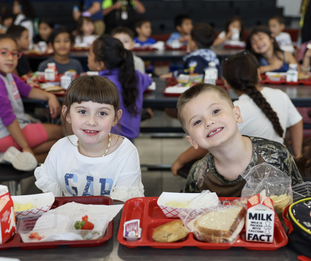#SpringdaleFamily, we had such an amazing first week back to school! 🔔🎉  From big first-day smiles to new friends in the classroom, the excitement across the district was unmatched! 📚✨  Swipe through to see a few of our favorite moments from around the district! 📸👇  Thank you to our students, staff, and families for an incredible start. We are so proud of our entire #SpringdaleFamily as we learn and grow together! ❤️🏫🚀   #SpringdaleSchools #NorthwestArkansas #NWA #backtoschool 