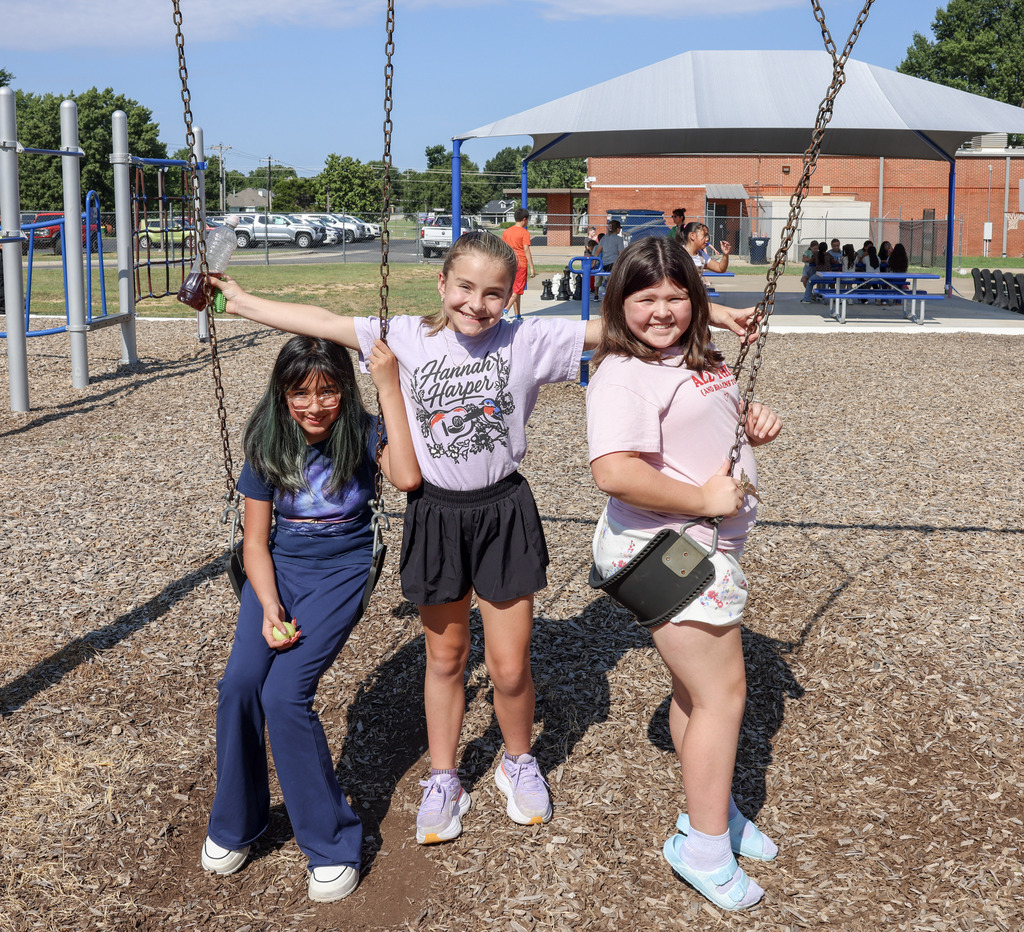 #SpringdaleFamily, we had such an amazing first week back to school! 🔔🎉  From big first-day smiles to new friends in the classroom, the excitement across the district was unmatched! 📚✨  Swipe through to see a few of our favorite moments from around the district! 📸👇  Thank you to our students, staff, and families for an incredible start. We are so proud of our entire #SpringdaleFamily as we learn and grow together! ❤️🏫🚀   #SpringdaleSchools #NorthwestArkansas #NWA #backtoschool 