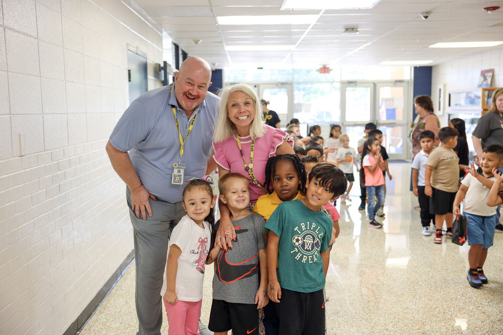 #SpringdaleFamily, we had such an amazing first week back to school! 🔔🎉  From big first-day smiles to new friends in the classroom, the excitement across the district was unmatched! 📚✨  Swipe through to see a few of our favorite moments from around the district! 📸👇  Thank you to our students, staff, and families for an incredible start. We are so proud of our entire #SpringdaleFamily as we learn and grow together! ❤️🏫🚀   #SpringdaleSchools #NorthwestArkansas #NWA #backtoschool 