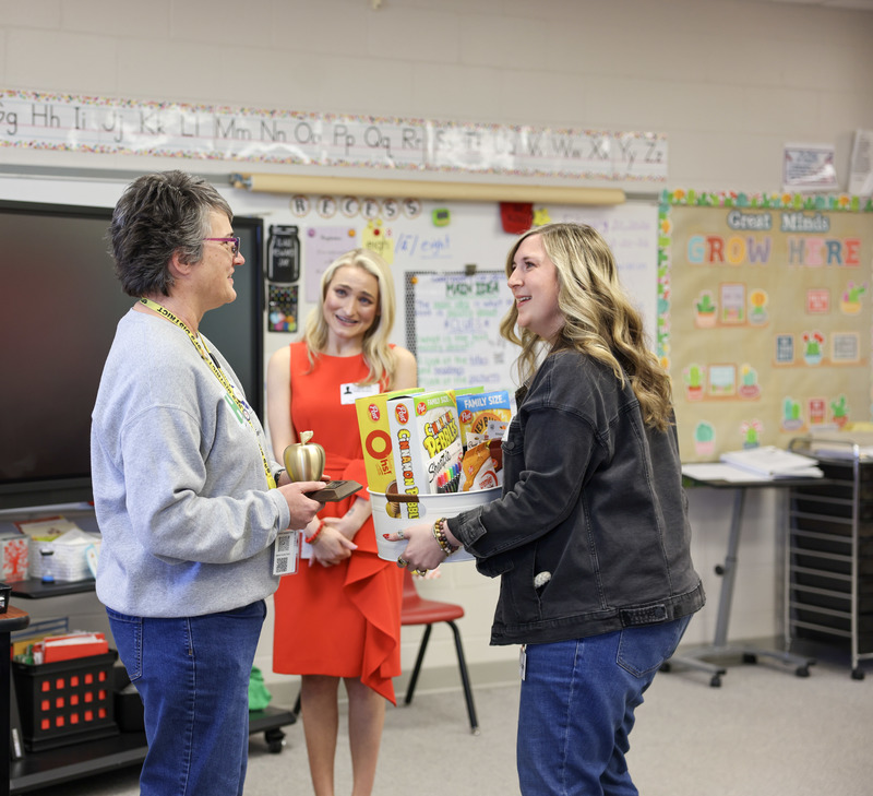 icki Matthews, Harp Elementary 3rd GradeTeacher, KNWA's Golden Apple Winner for February.