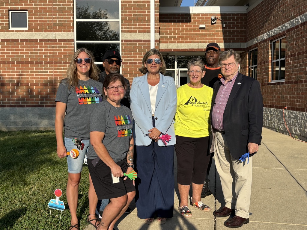 City of Springfield, MVCC, Fulton Alumni, My Church and Peacekeepers support Fulton's First Day Clap In!