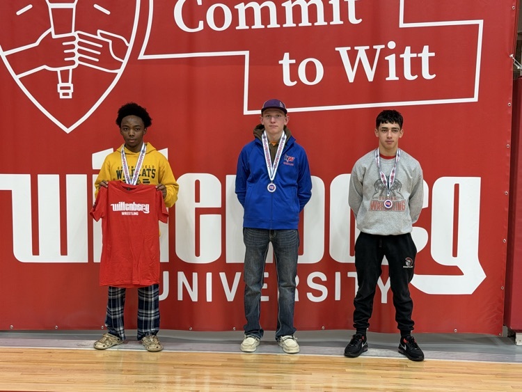 Tyree Beal poses with other placers