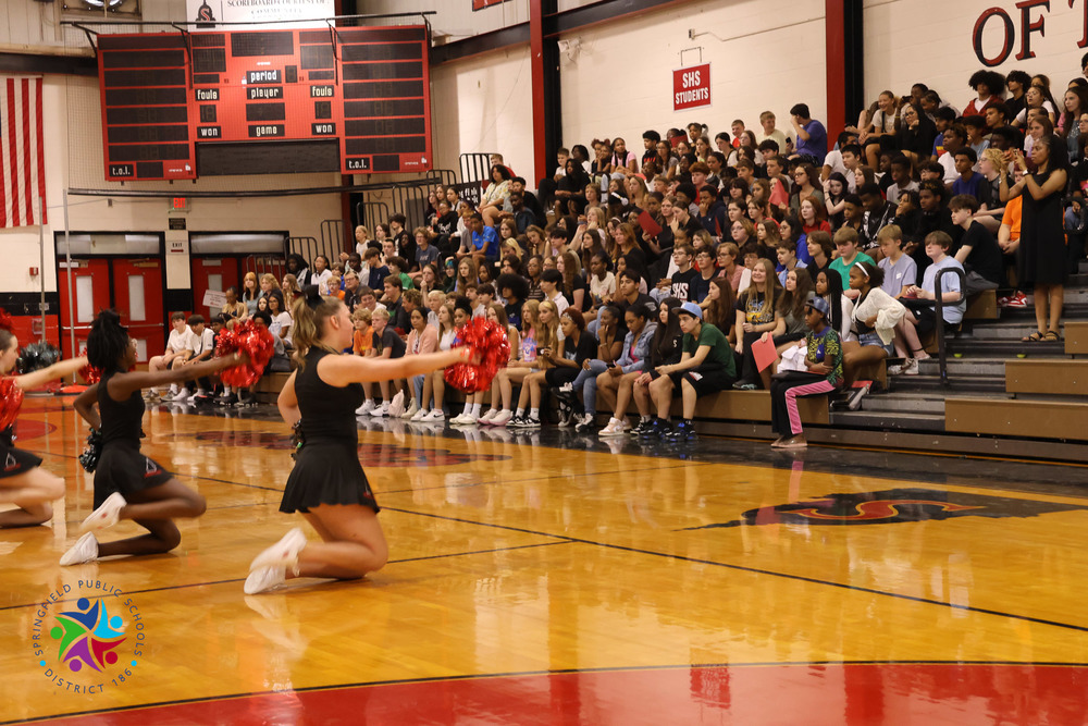 PHOTO OF SHS STUDENTS 