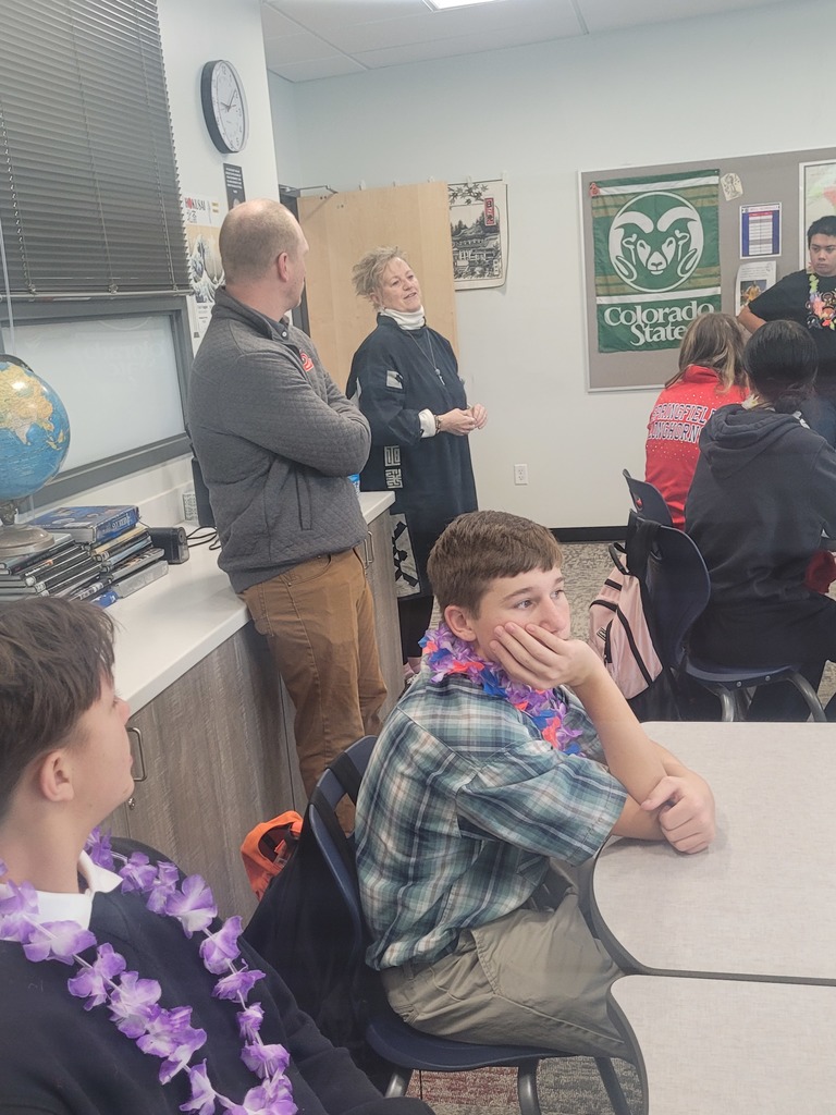 Picture of Debbie Kuroiwa presenting to a class of students