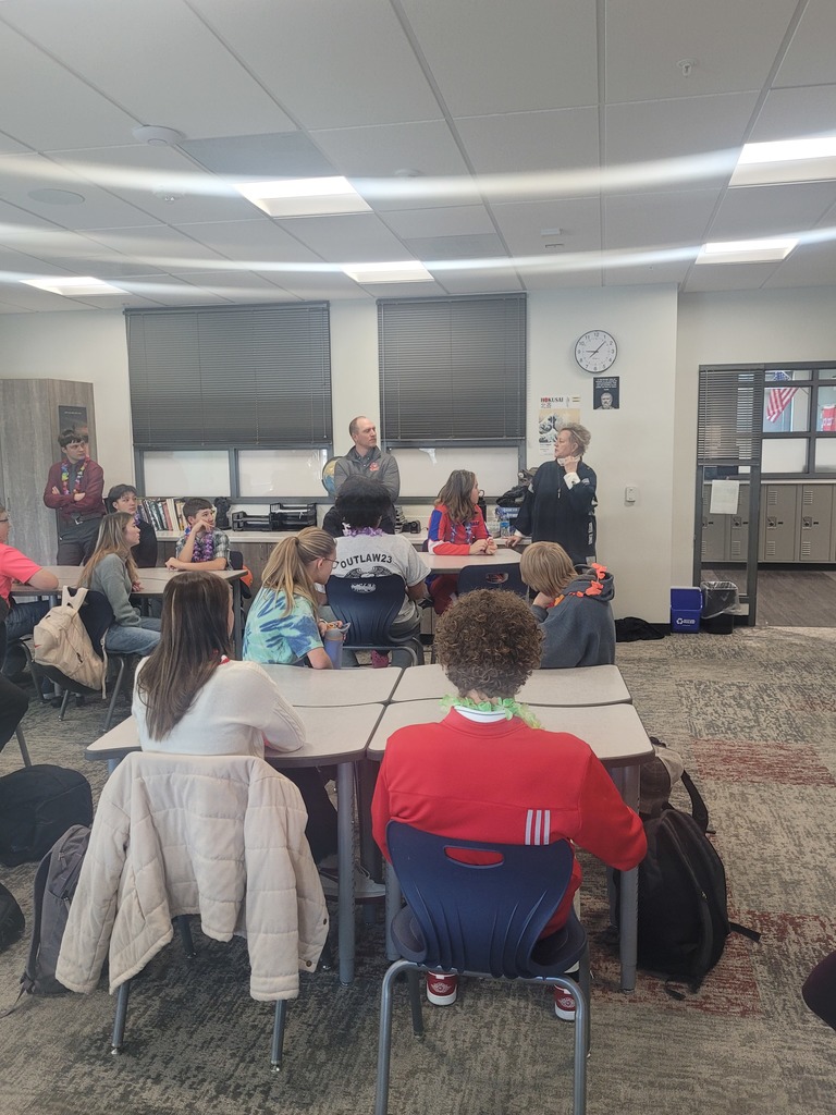 Picture of Debbie Kuroiwa presenting to a class of students