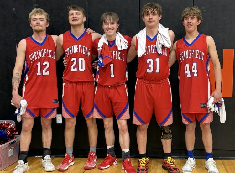 picture of senior boy basketball players 