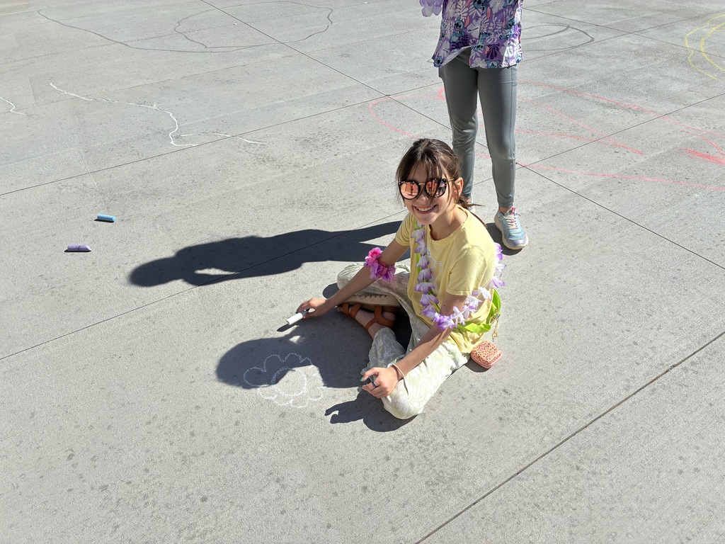 Picture of students drawing with chalk on sidewalk