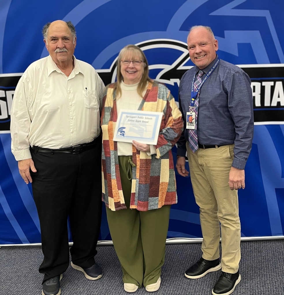 Mrs. Amy Hicks - 2024-25 Golden Apple Recipient 