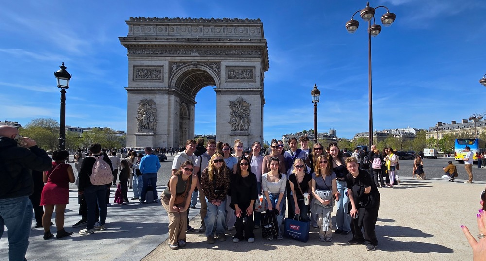Students at the Arc de Triomphe.