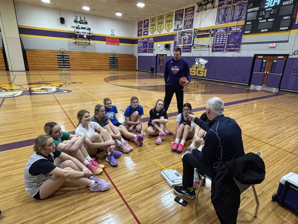 Coach Masters speaks to the girls basketball team.