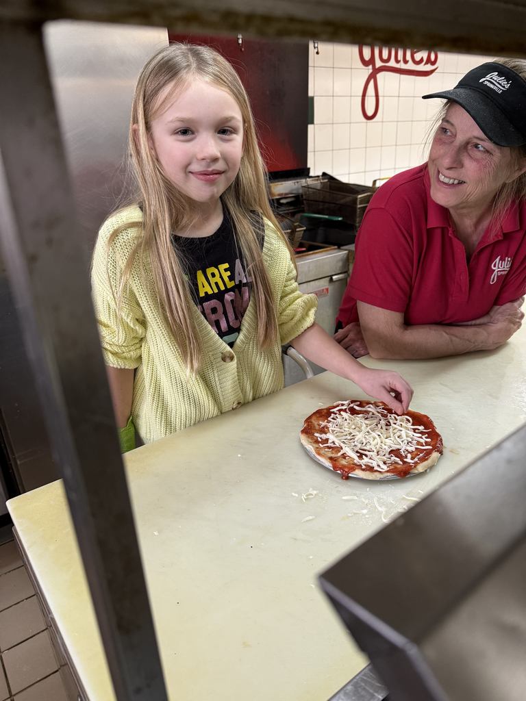 student makes a pizza.