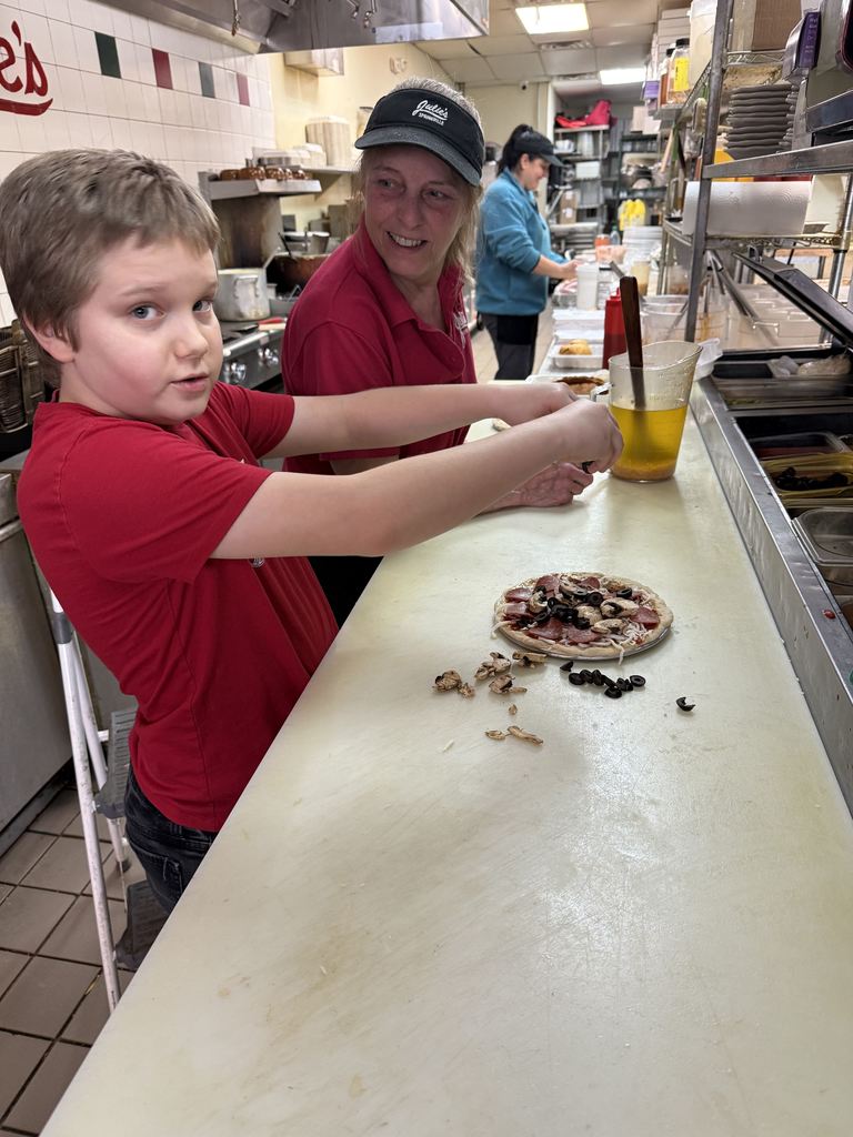 student makes a pizza.