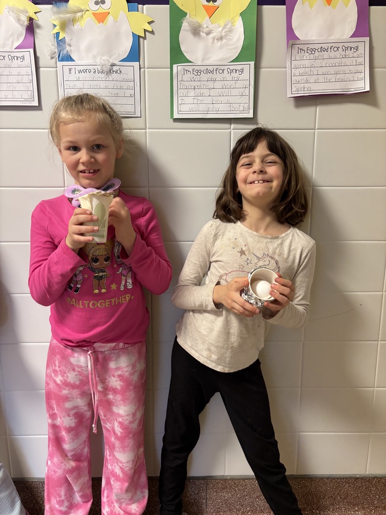 students hold their intact eggs after the experiment