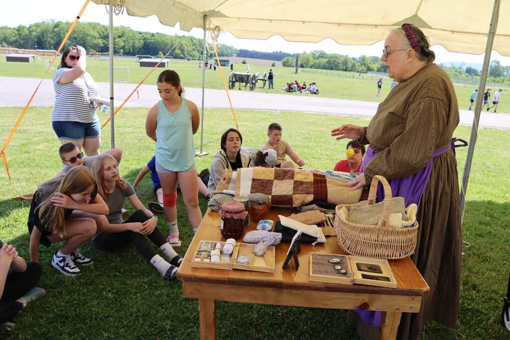 Re-enactor presents to students. 