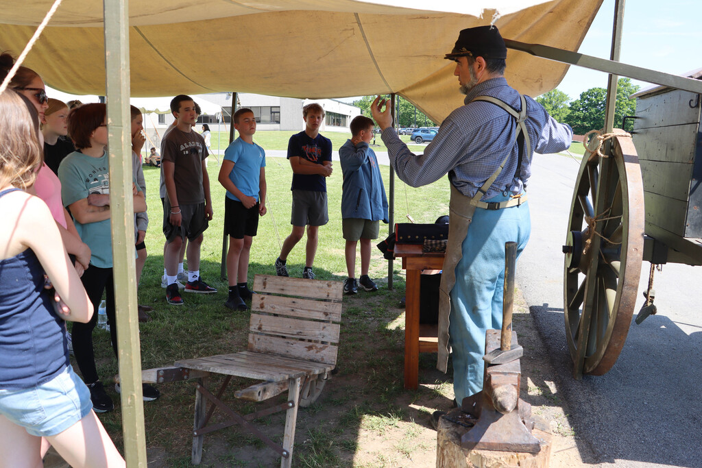 A re-enactor presents to students. 