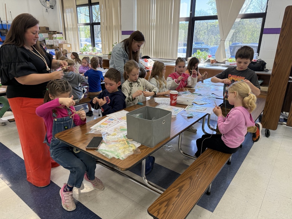 students make a craft.