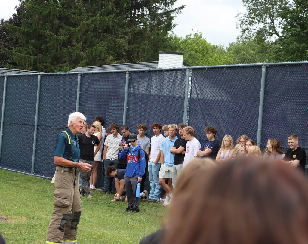 Jerry speaks to students. 