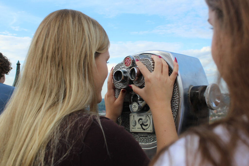 looking in the binoculars