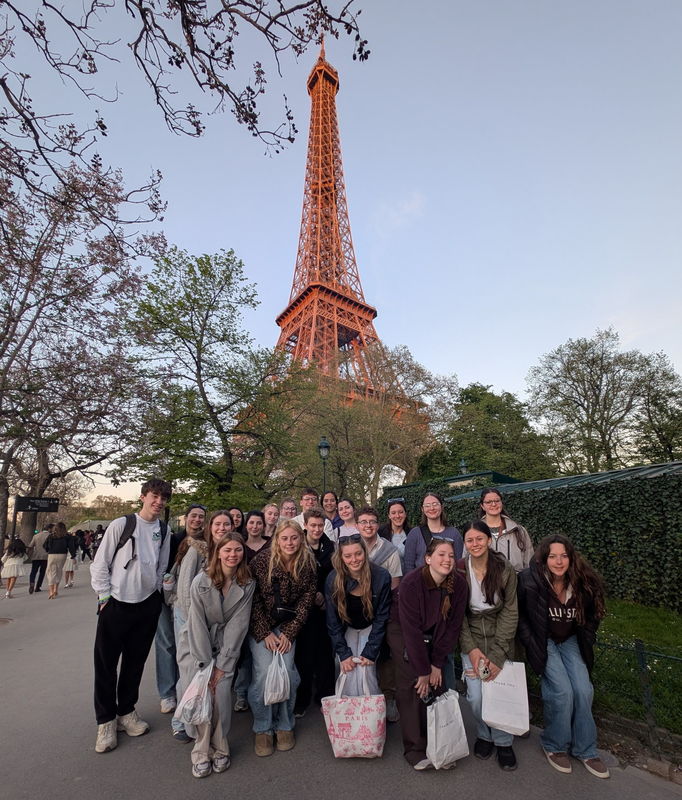 group in front of the Eiffel Tower