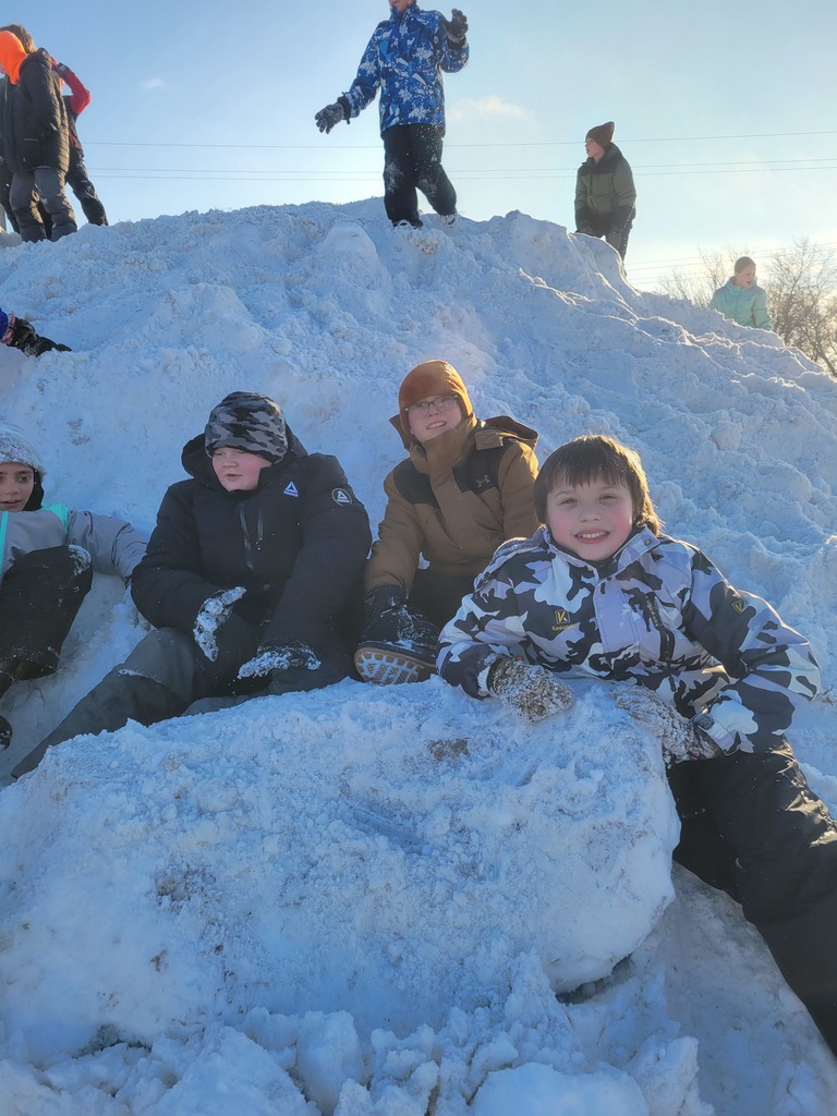 SCC 5th Graders playing in the snow