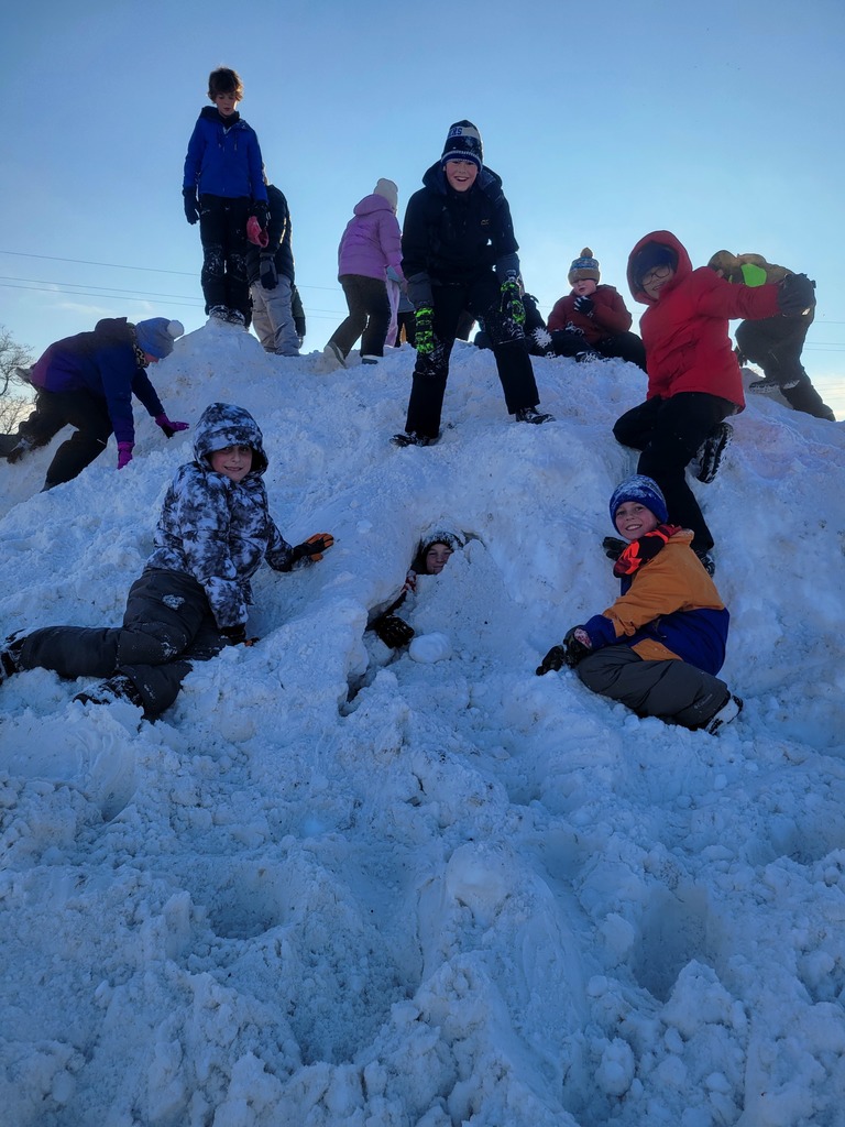 SCC 5th Graders playing in the snow